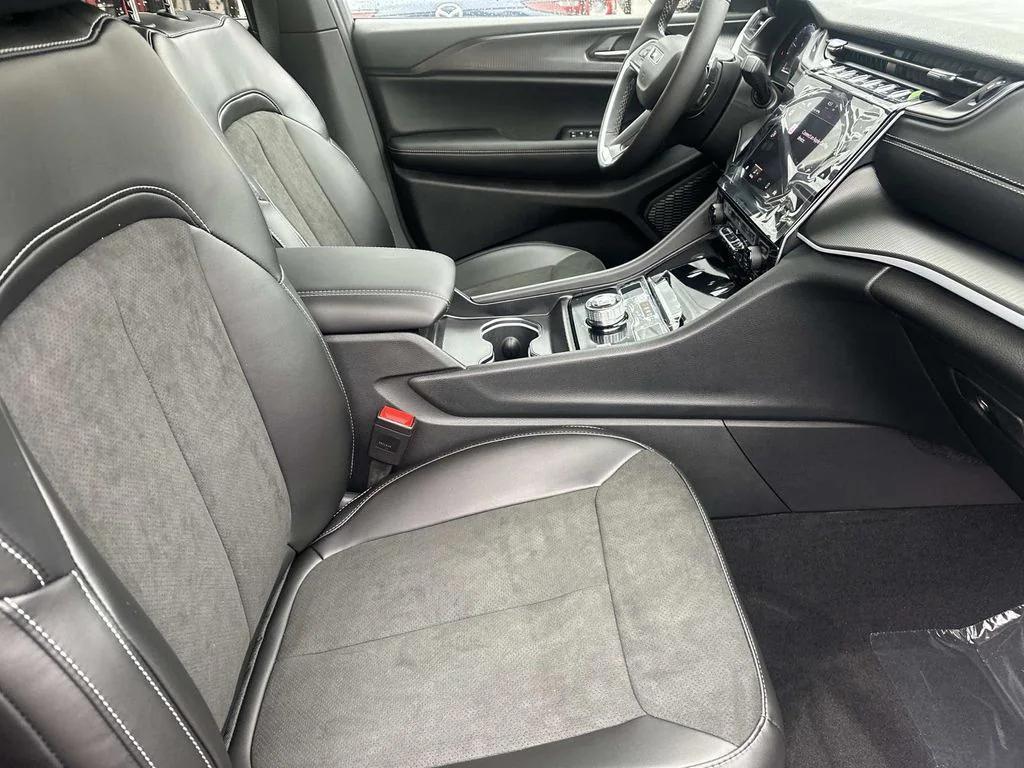 new 2025 Jeep Grand Cherokee car, priced at $35,255