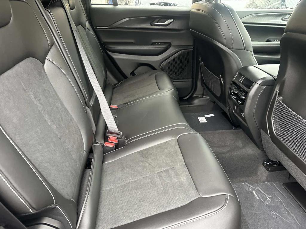 new 2025 Jeep Grand Cherokee car, priced at $35,255