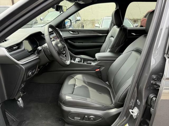new 2025 Jeep Grand Cherokee car, priced at $41,502