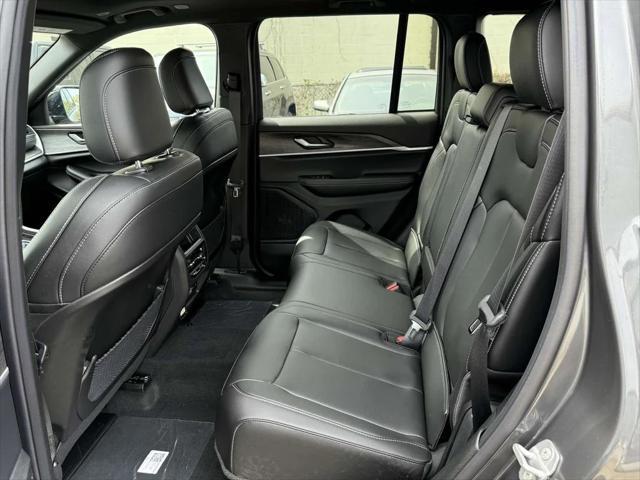 new 2025 Jeep Grand Cherokee car, priced at $41,502