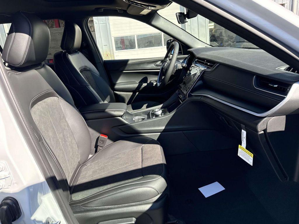 new 2025 Jeep Grand Cherokee L car, priced at $37,879