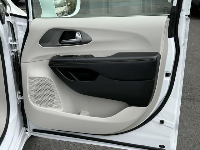 used 2020 Chrysler Pacifica Hybrid car, priced at $20,994