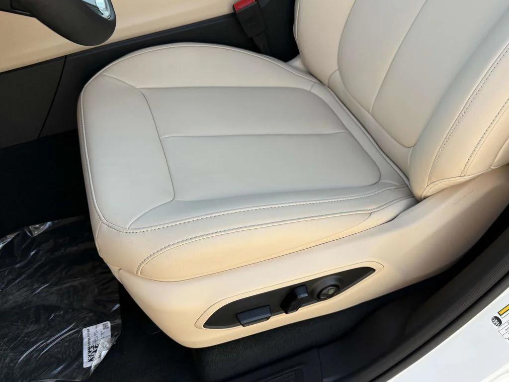 new 2025 Jeep Grand Cherokee car, priced at $43,669