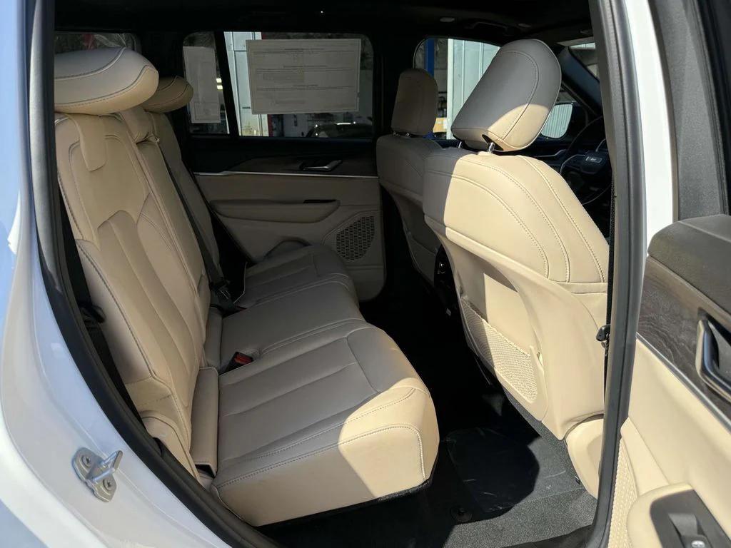new 2025 Jeep Grand Cherokee car, priced at $43,669