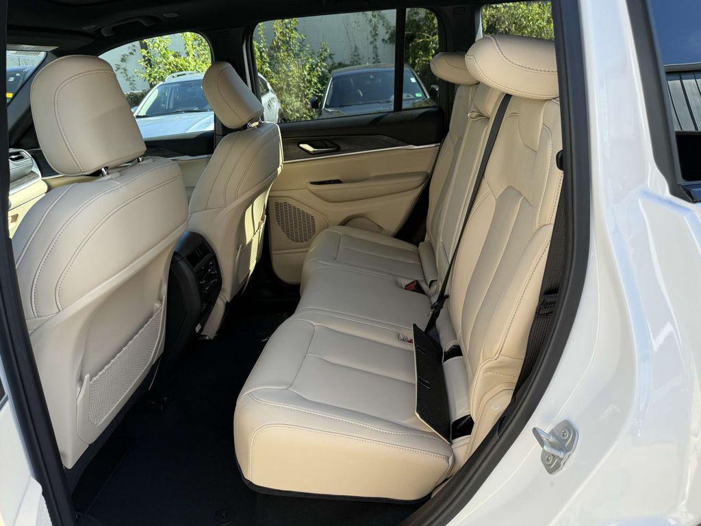 new 2025 Jeep Grand Cherokee car, priced at $42,669