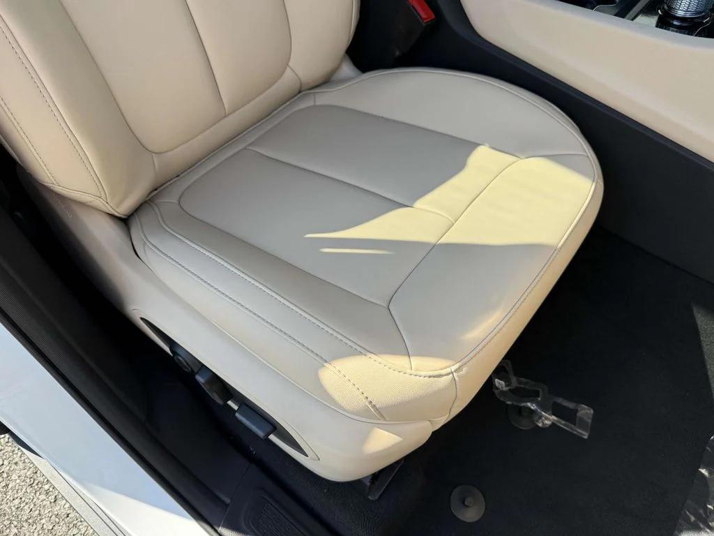 new 2025 Jeep Grand Cherokee car, priced at $43,669