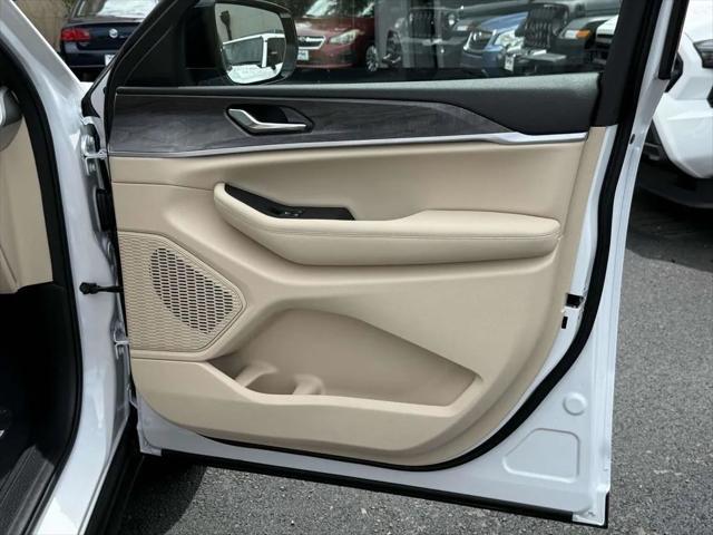 new 2025 Jeep Grand Cherokee car, priced at $44,938