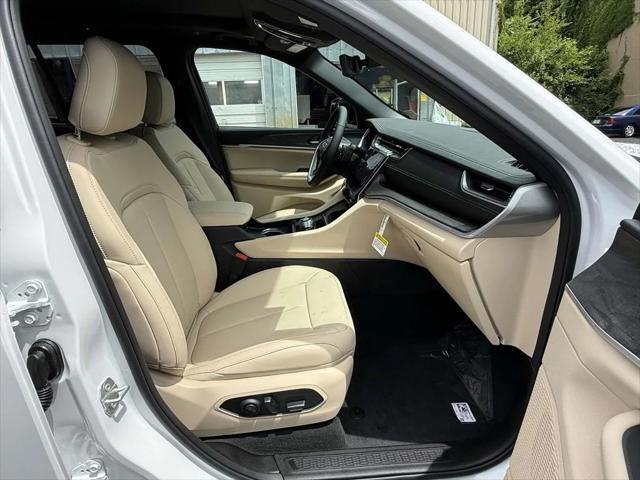 new 2025 Jeep Grand Cherokee car, priced at $44,938
