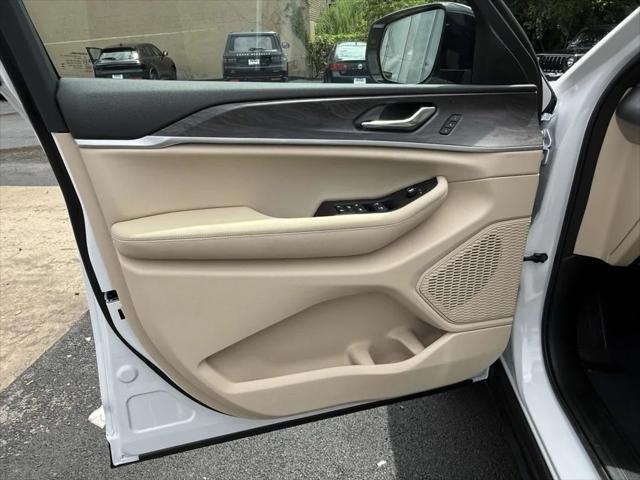 new 2025 Jeep Grand Cherokee car, priced at $44,938