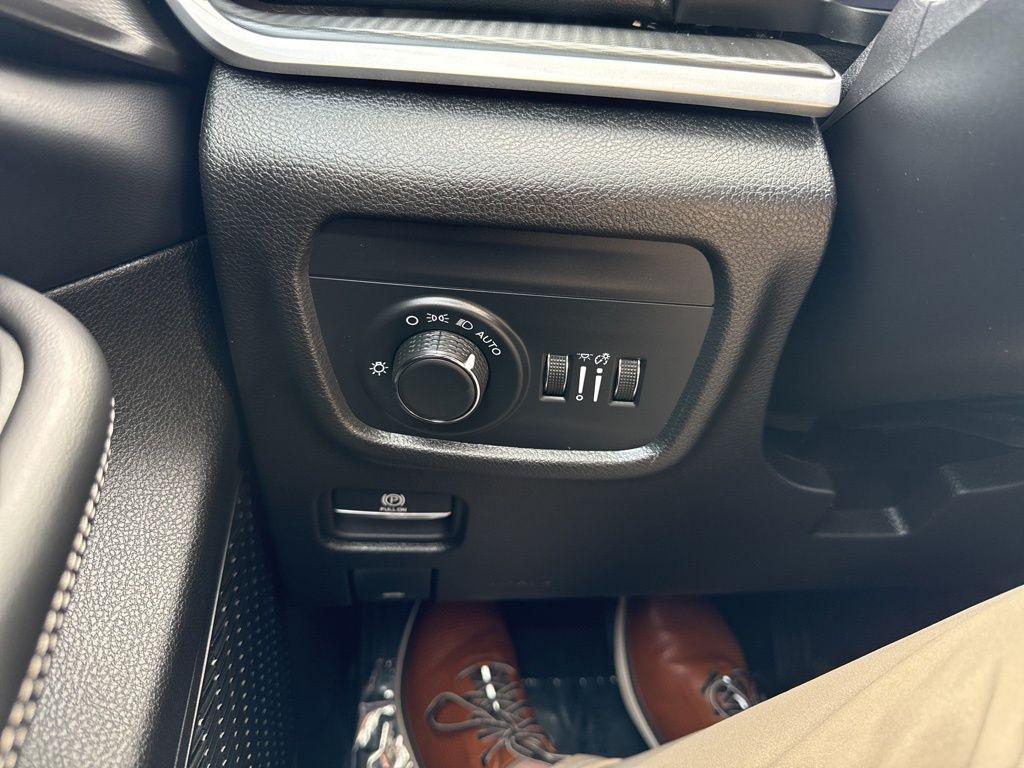 used 2025 Jeep Grand Cherokee L car, priced at $34,900