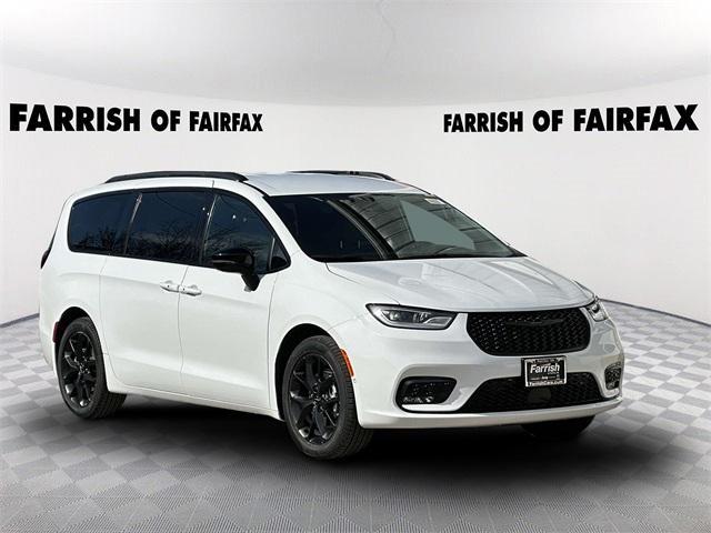 new 2024 Chrysler Pacifica car, priced at $38,856