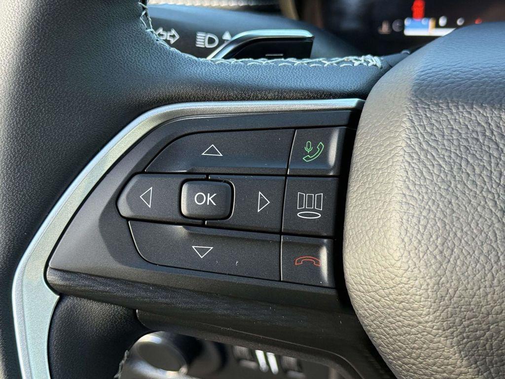 used 2025 Jeep Grand Cherokee car, priced at $37,000