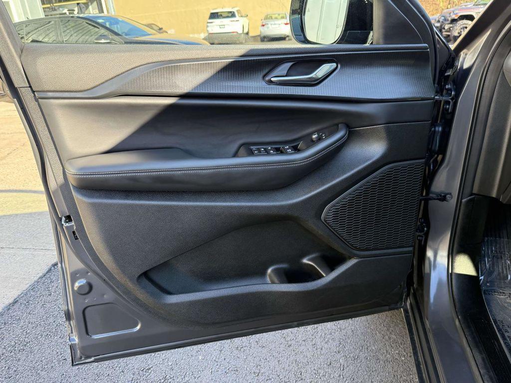 used 2025 Jeep Grand Cherokee car, priced at $37,000