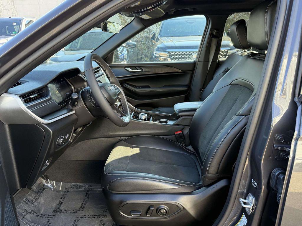 used 2025 Jeep Grand Cherokee car, priced at $37,000