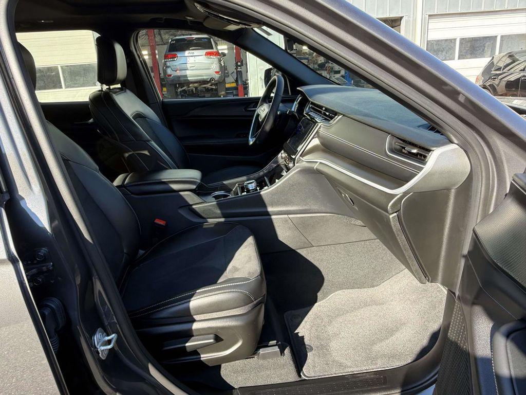 used 2025 Jeep Grand Cherokee car, priced at $37,000