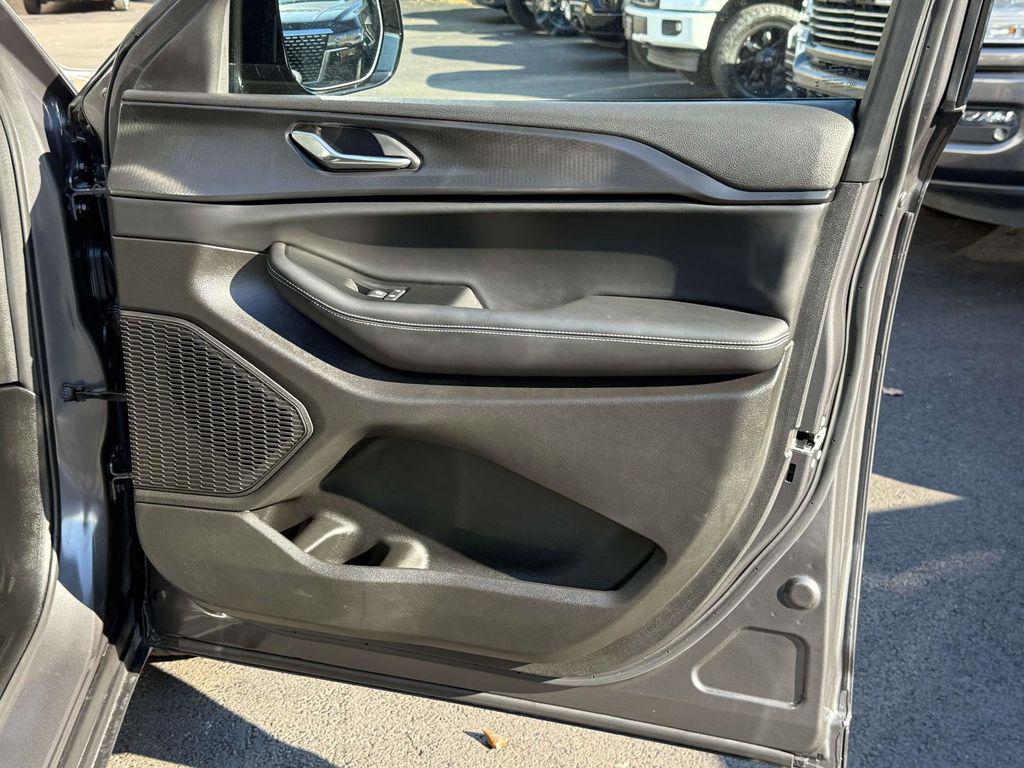 used 2025 Jeep Grand Cherokee car, priced at $37,000