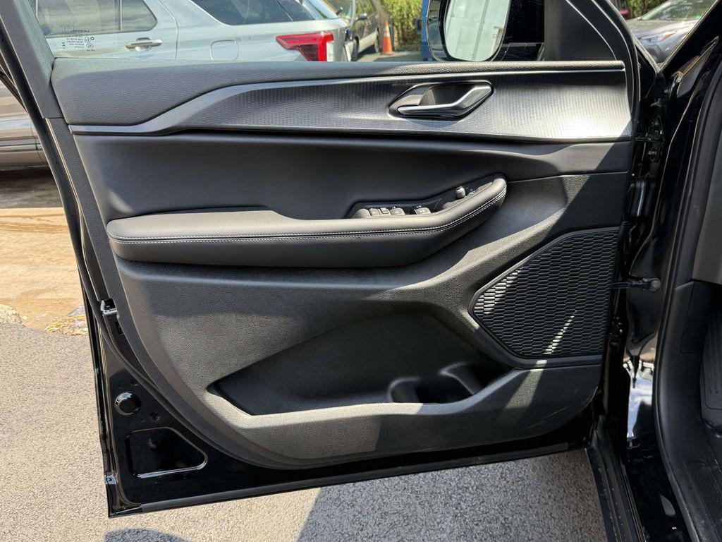 new 2025 Jeep Grand Cherokee car, priced at $38,080