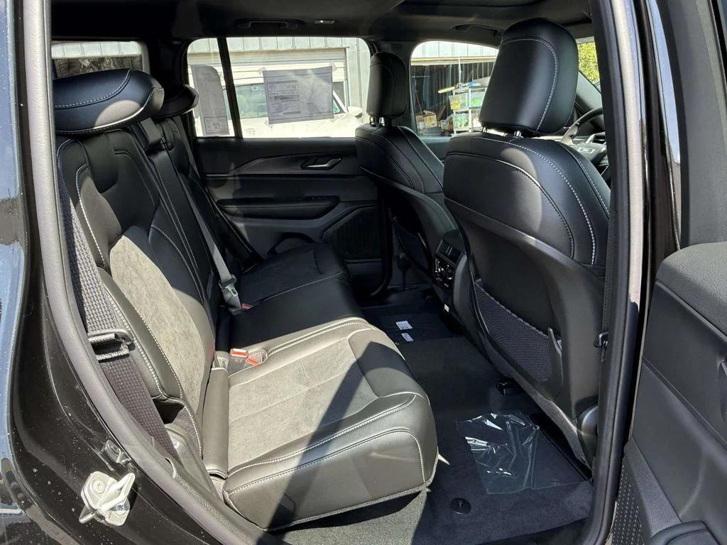 new 2025 Jeep Grand Cherokee car, priced at $38,080