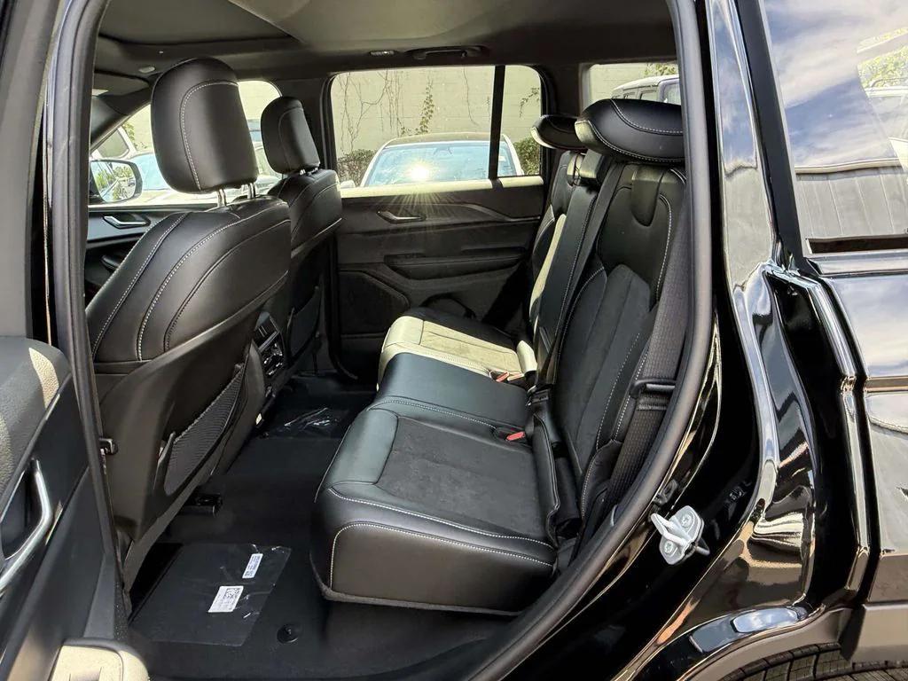 new 2025 Jeep Grand Cherokee car, priced at $38,080