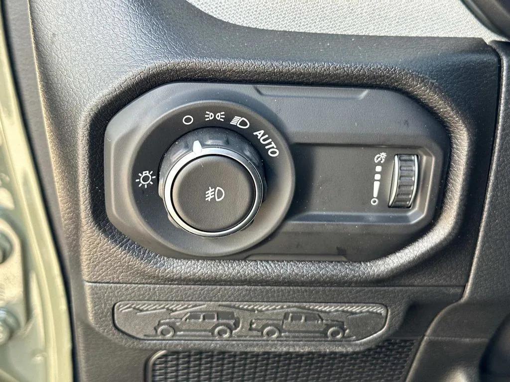 new 2025 Jeep Wrangler car, priced at $45,432