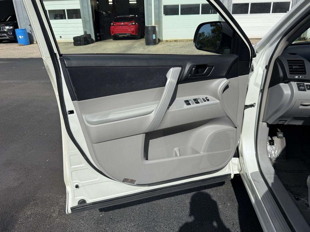 used 2008 Toyota Highlander car, priced at $8,995