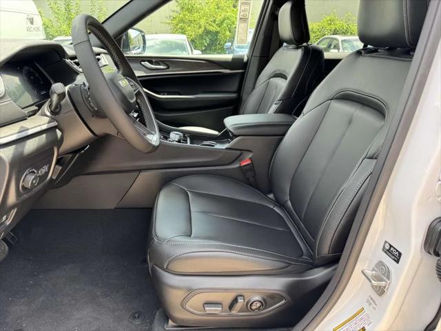 new 2025 Jeep Grand Cherokee car, priced at $42,105