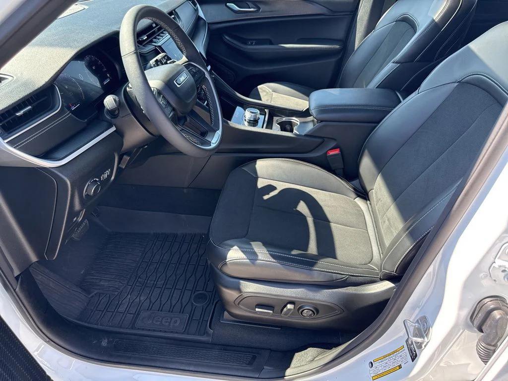 used 2025 Jeep Grand Cherokee L car, priced at $38,500