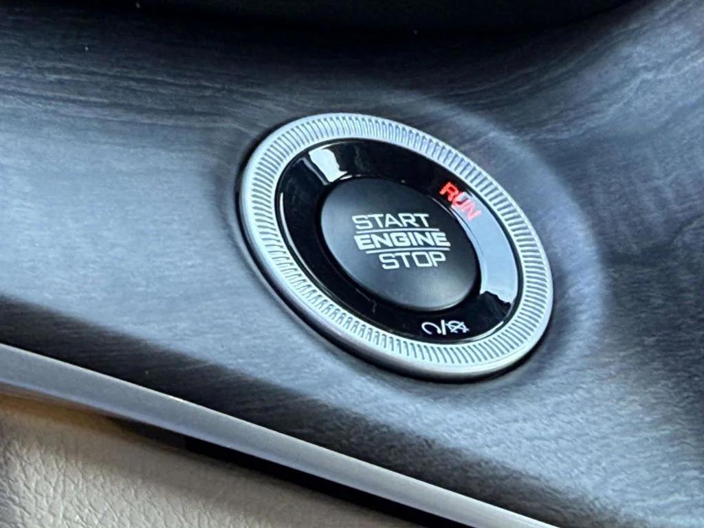 new 2025 Jeep Grand Cherokee car, priced at $40,752