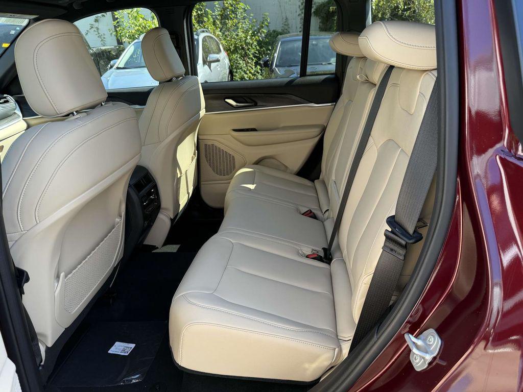new 2025 Jeep Grand Cherokee car, priced at $40,002