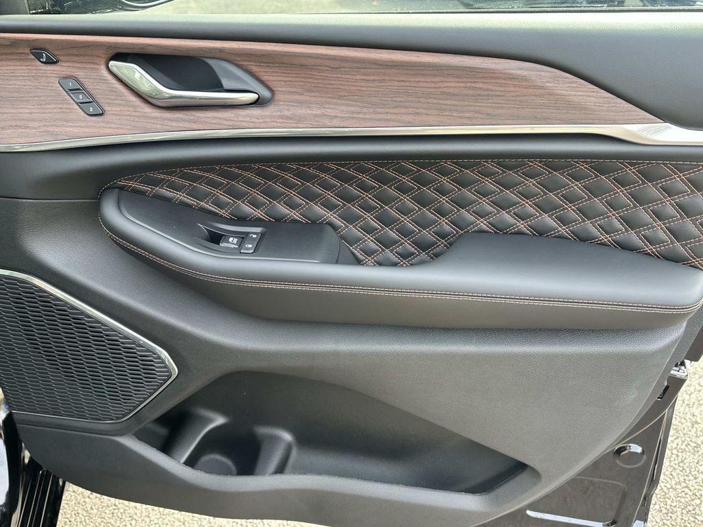 new 2025 Jeep Grand Cherokee car, priced at $53,770