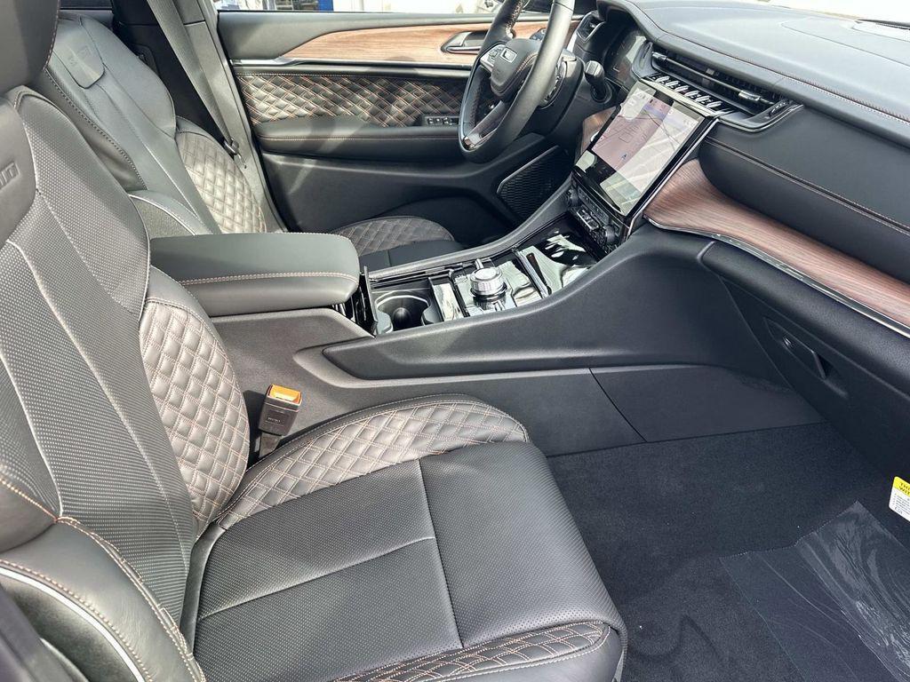 new 2025 Jeep Grand Cherokee car, priced at $53,770