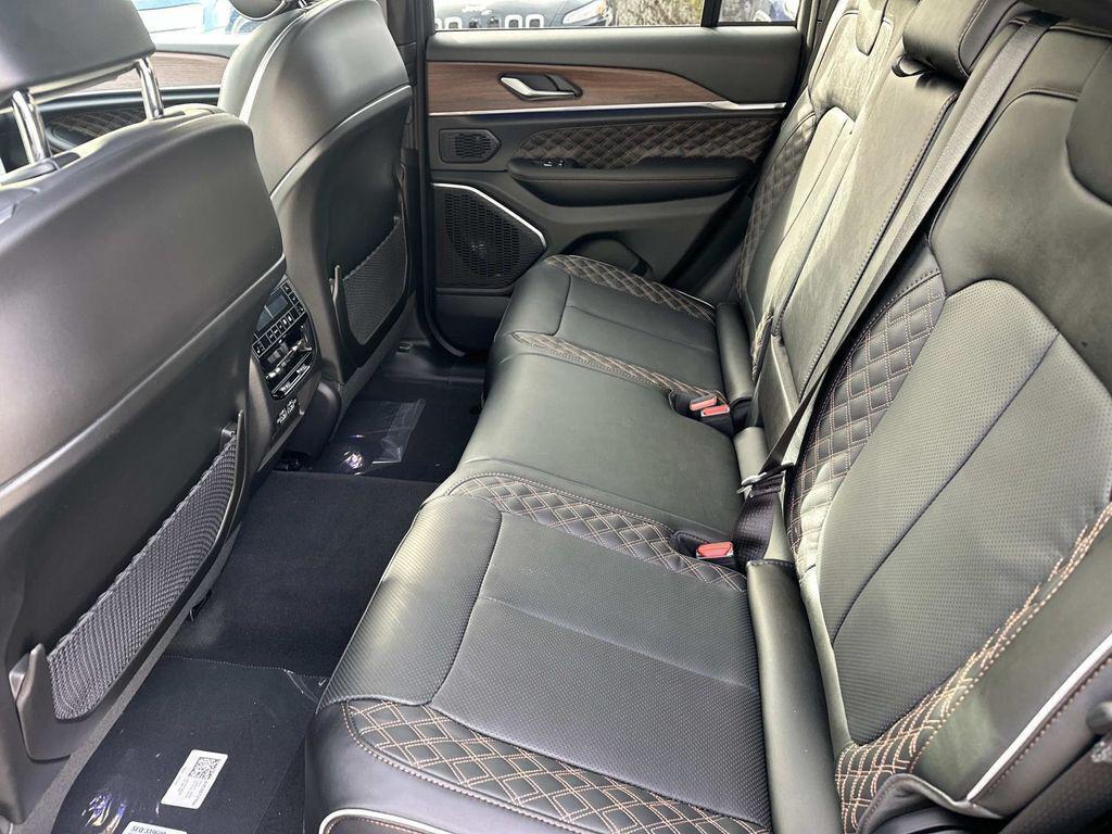 new 2025 Jeep Grand Cherokee car, priced at $53,770