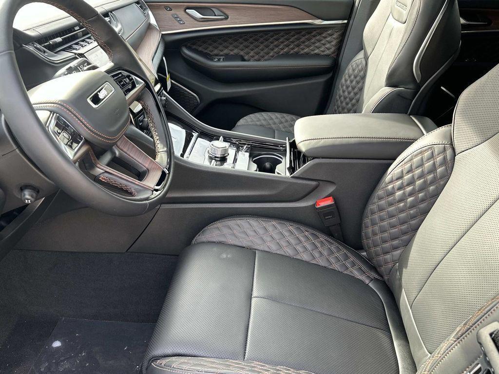 new 2025 Jeep Grand Cherokee car, priced at $53,770