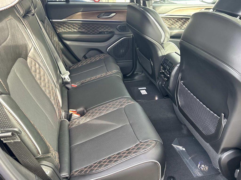 new 2025 Jeep Grand Cherokee car, priced at $53,770