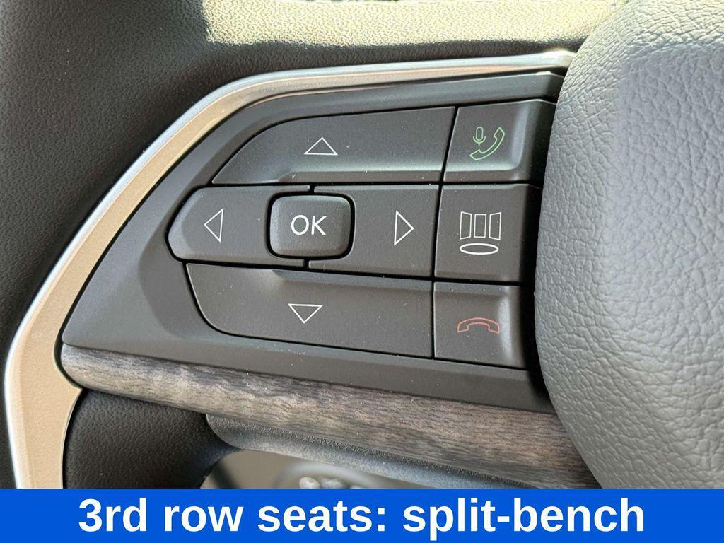 new 2025 Jeep Grand Cherokee L car, priced at $40,016