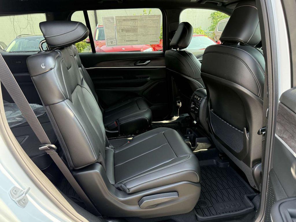 new 2025 Jeep Grand Cherokee L car, priced at $40,016