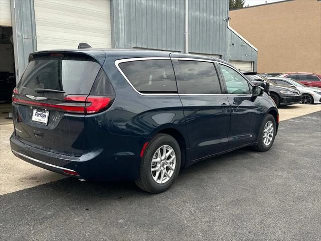 new 2025 Chrysler Pacifica car, priced at $38,121