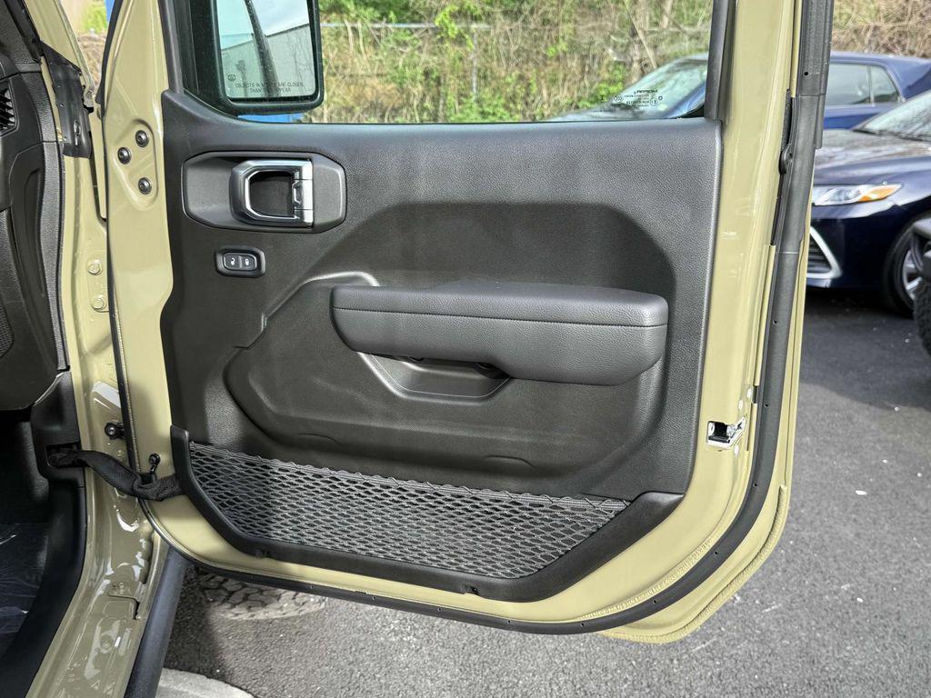new 2025 Jeep Wrangler car, priced at $47,353