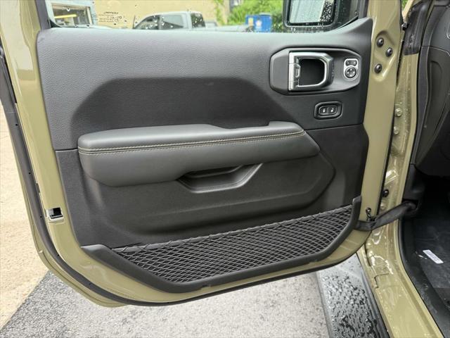 new 2025 Jeep Gladiator car, priced at $41,600