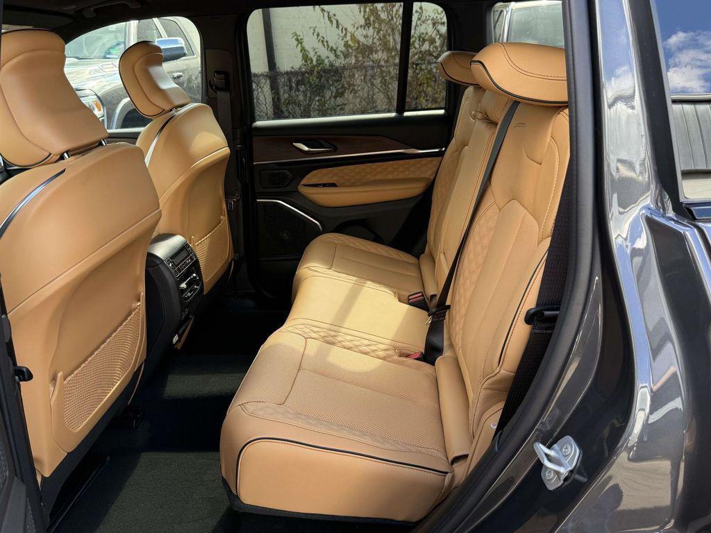 new 2025 Jeep Grand Cherokee car, priced at $53,770