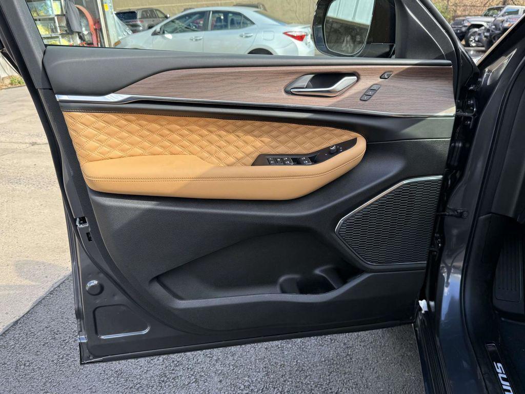 new 2025 Jeep Grand Cherokee car, priced at $53,770