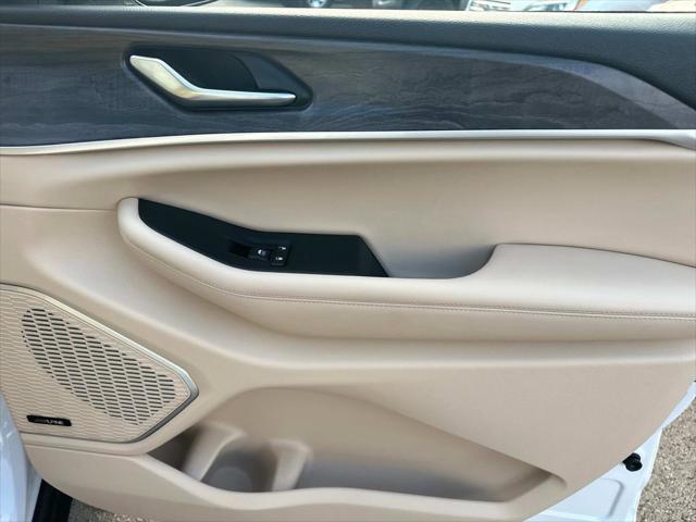 used 2022 Jeep Grand Cherokee car, priced at $33,000