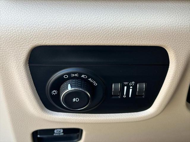 used 2022 Jeep Grand Cherokee car, priced at $33,000