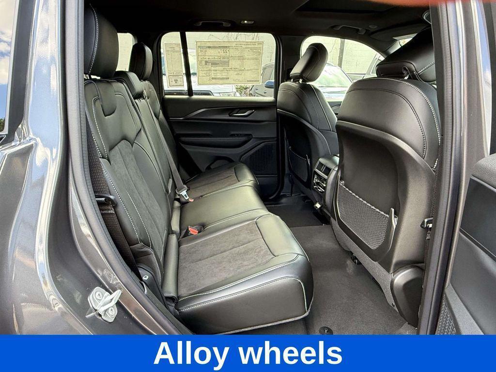 new 2025 Jeep Grand Cherokee car, priced at $38,955