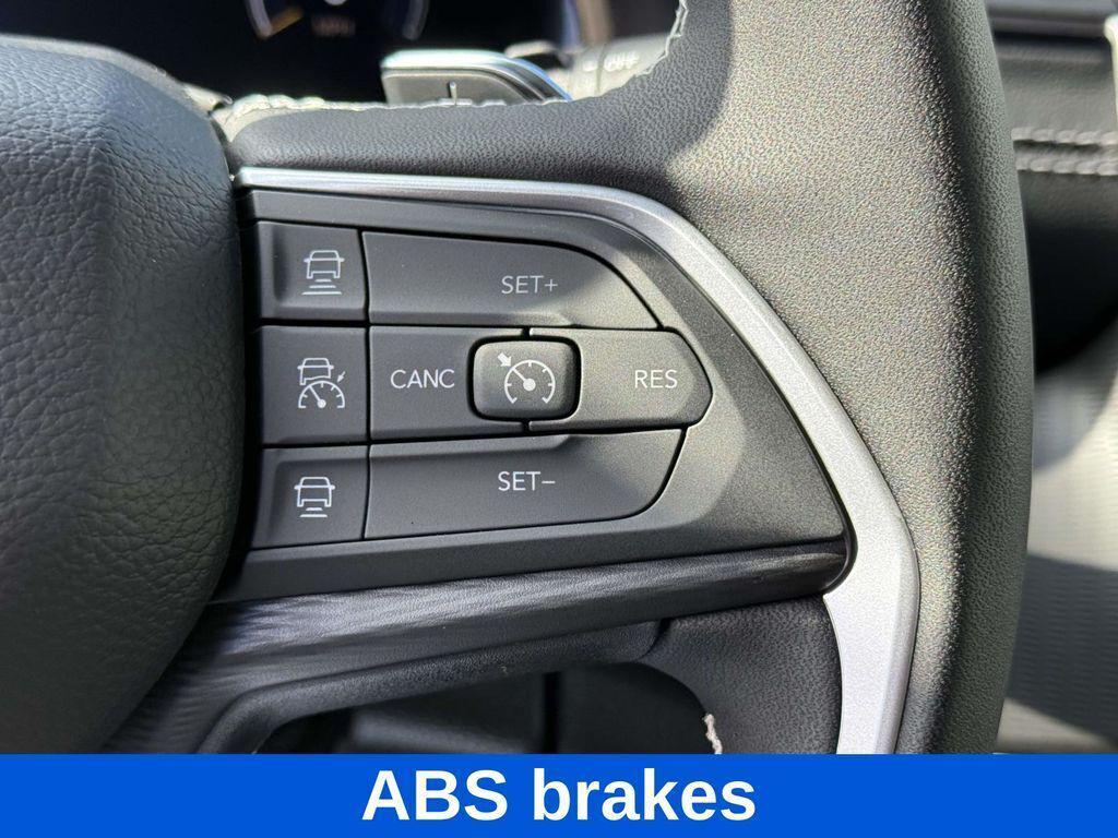 new 2025 Jeep Grand Cherokee car, priced at $38,955