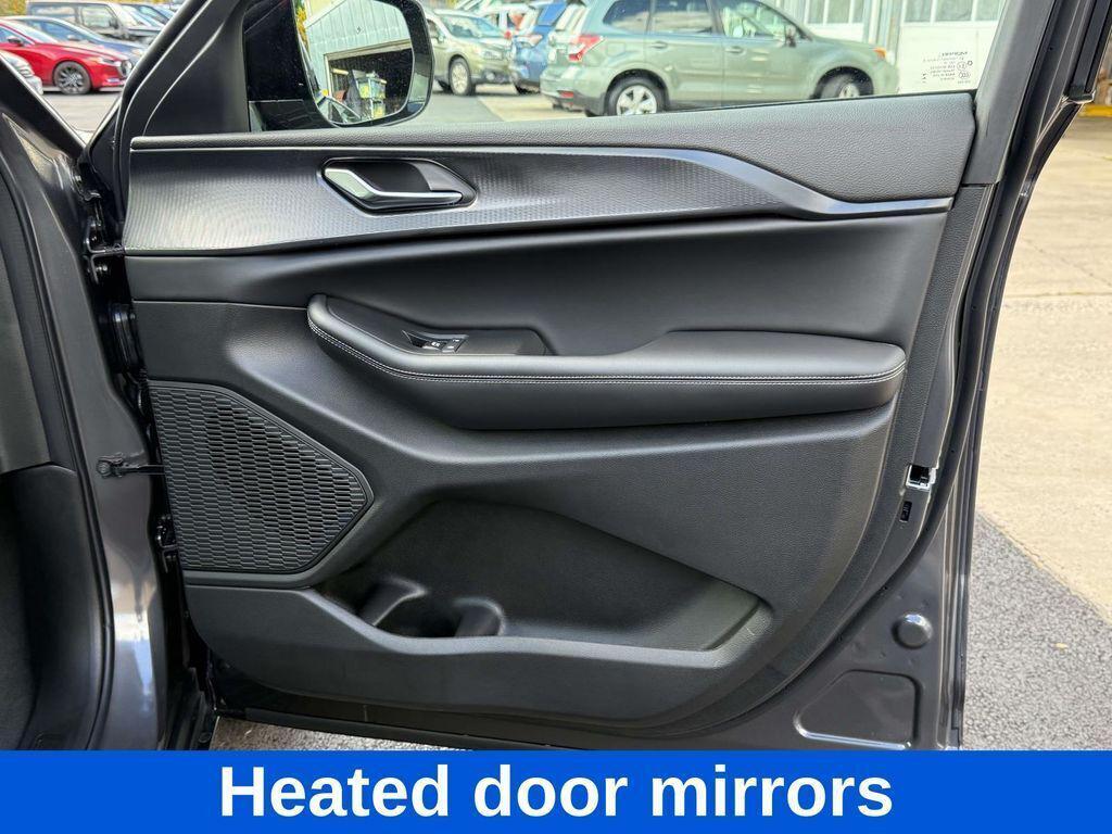 new 2025 Jeep Grand Cherokee car, priced at $38,955