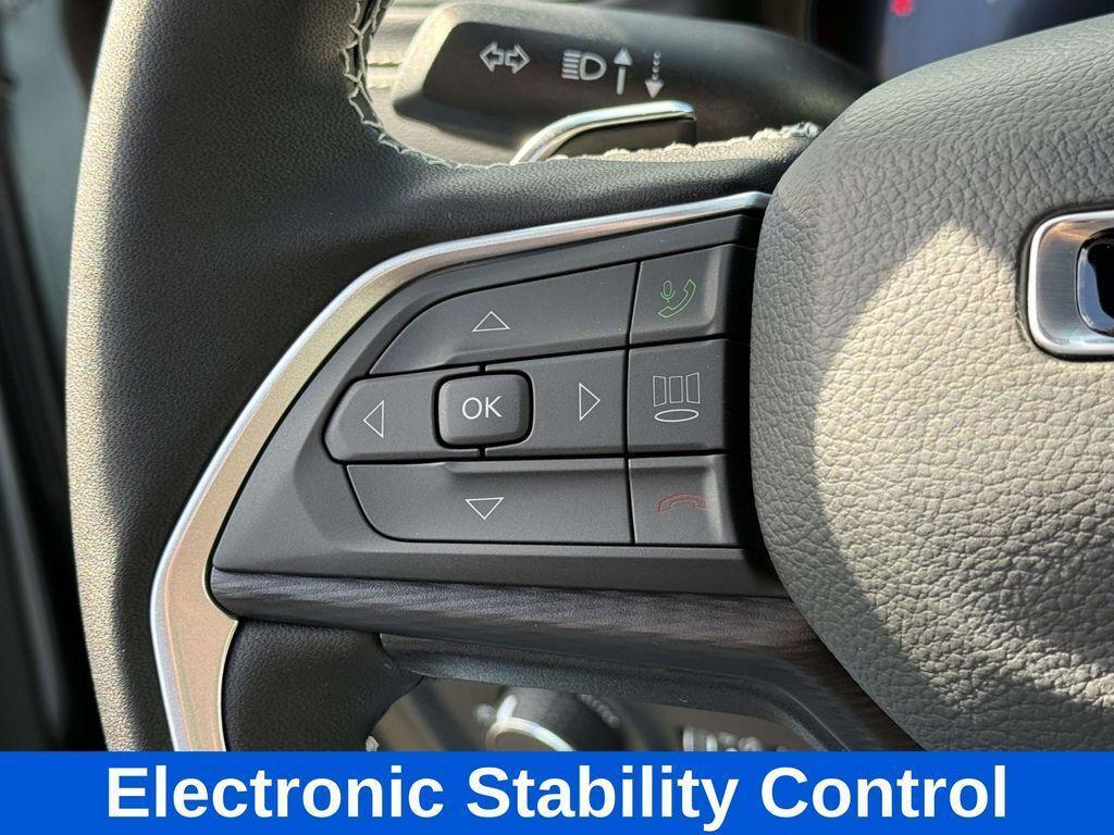 new 2025 Jeep Grand Cherokee car, priced at $38,955