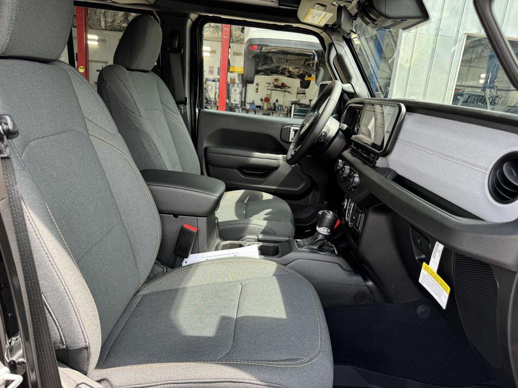 new 2025 Jeep Wrangler car, priced at $45,224
