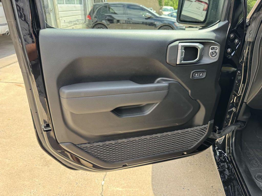 new 2025 Jeep Wrangler car, priced at $45,224