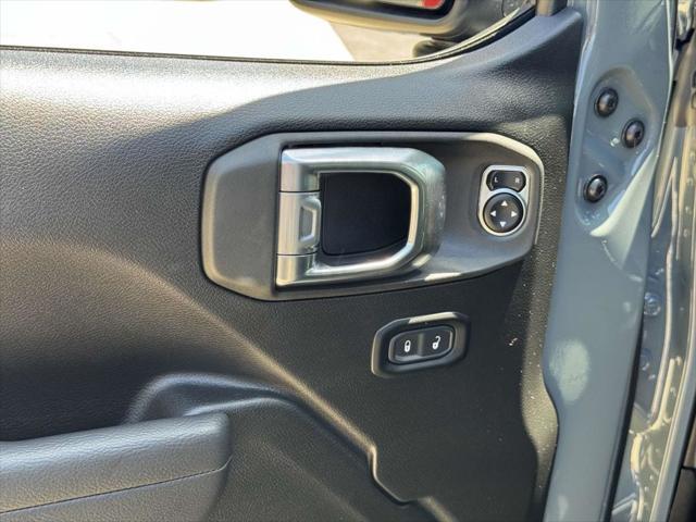 new 2025 Jeep Gladiator car, priced at $41,402